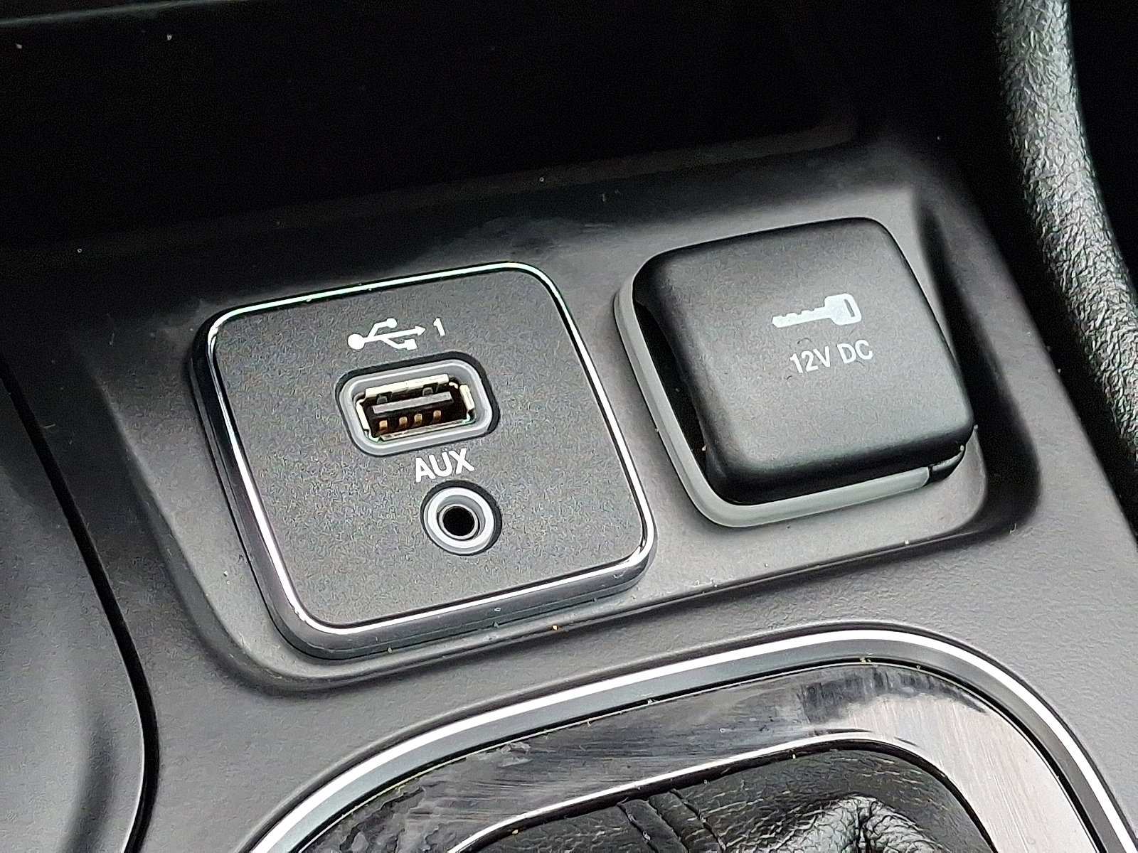 Certified 2019 Jeep Cherokee Limited w/ Technology Group AWD/4WD image 26