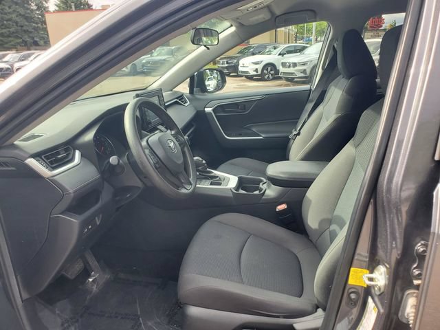 Used 2021 Toyota RAV4 LE AWD/4WD image 9