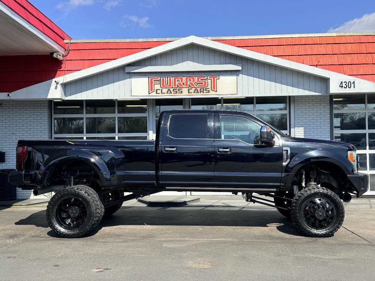 Used 2017 Ford F350 Platinum w/ Platinum Ultimate Package image 2