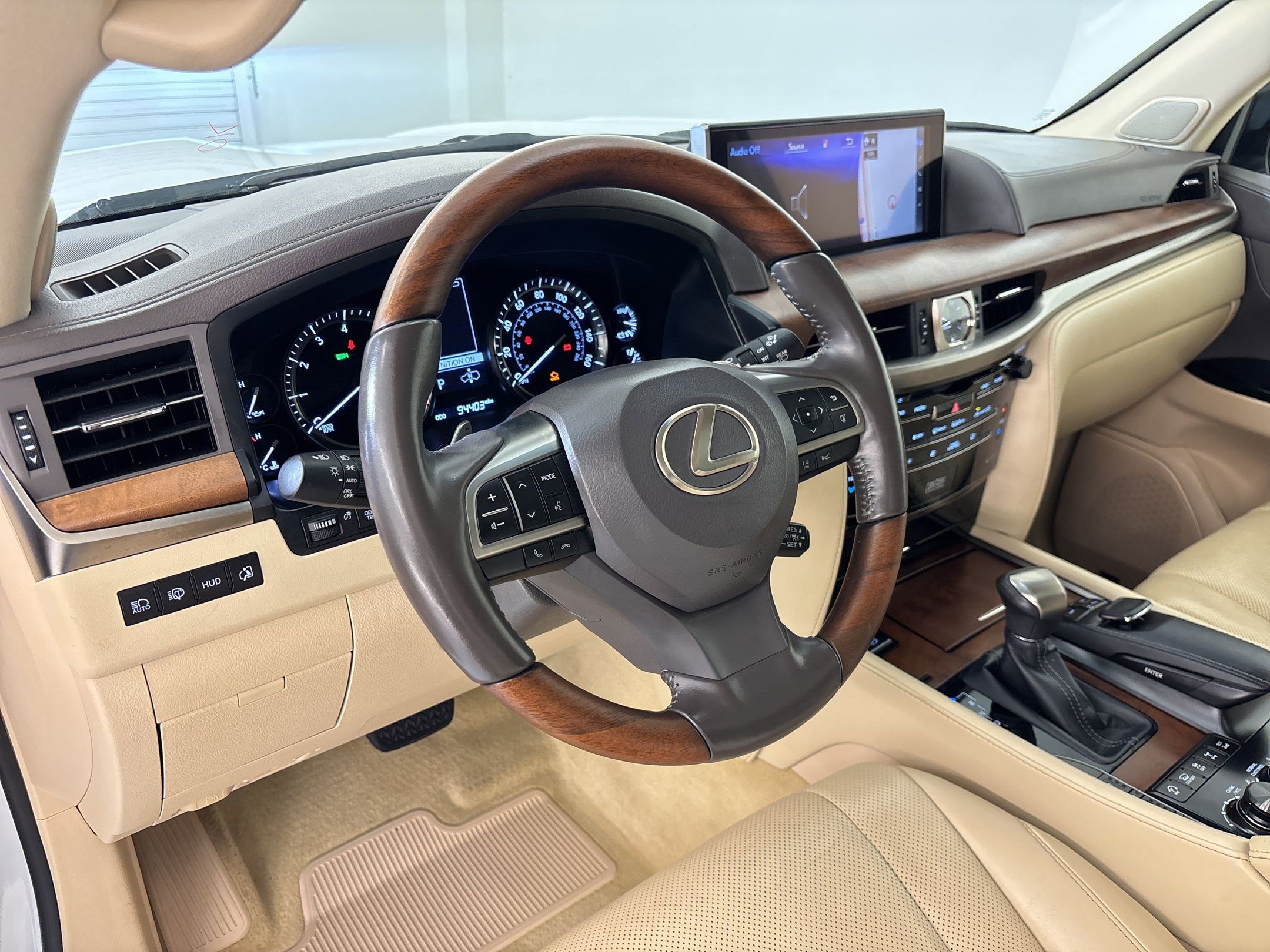 Used 2020 Lexus LX 570 4WD w/ Luxury Package image 33