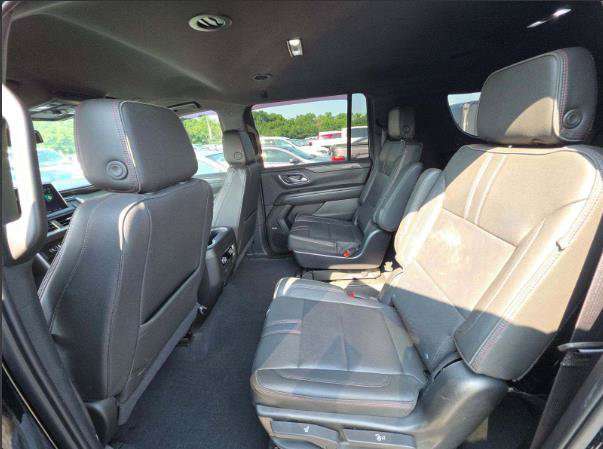 Used 2022 Chevrolet Suburban RST w/ Luxury Package AWD/4WD image 5
