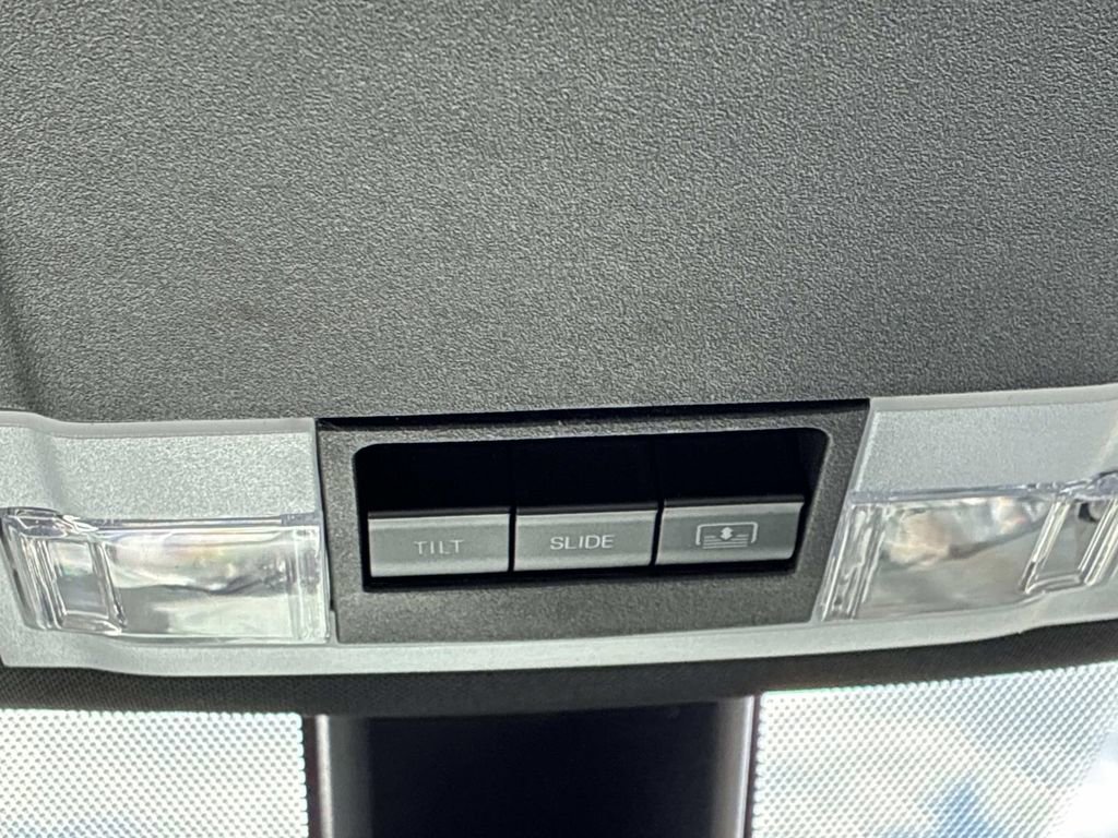 Certified 2018 Ford Explorer Platinum image 42