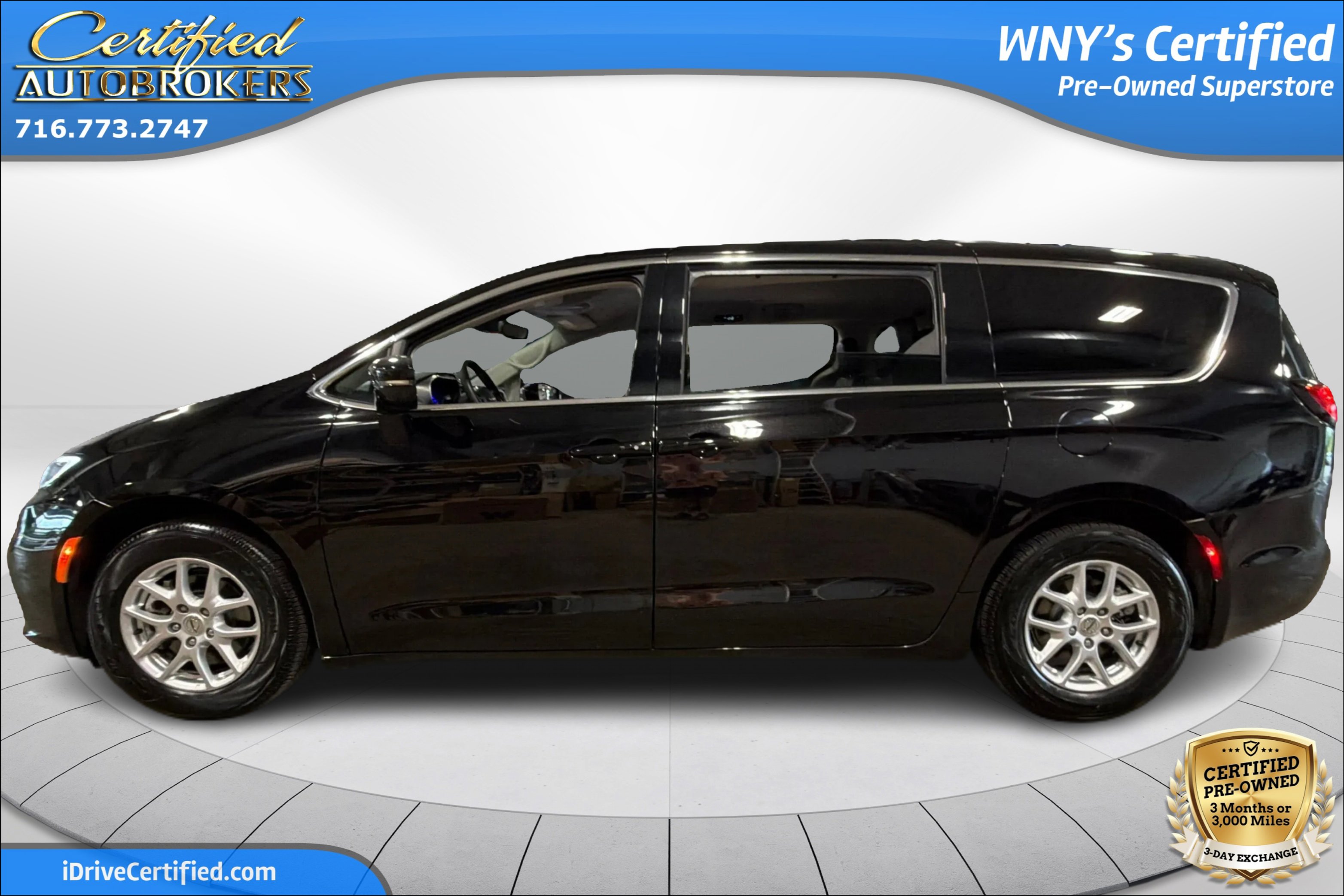 Used 2024 Chrysler Pacifica Touring-L FWD image 9