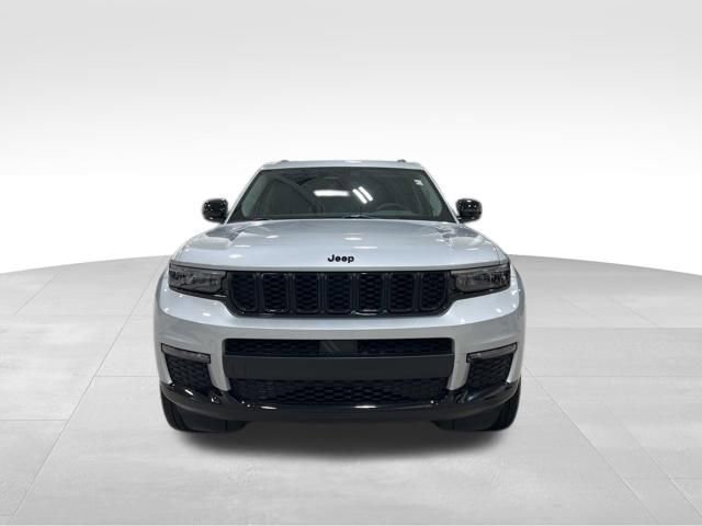Used 2023 Jeep Grand Cherokee L Limited w/ Black Appearance Package AWD/4WD image 4