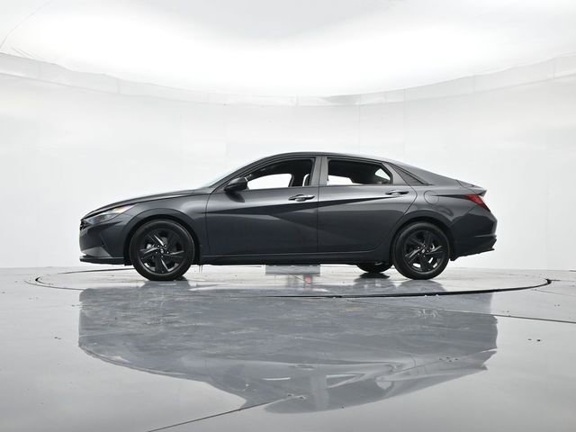 Used 2022 Hyundai Elantra SEL image 35