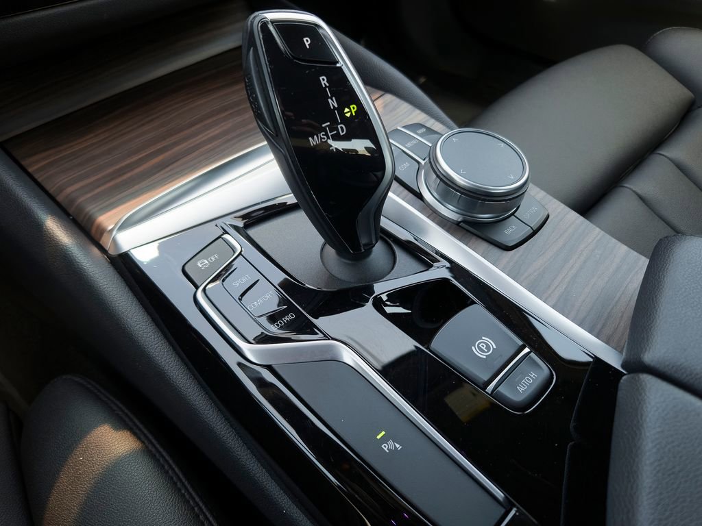 Used 2020 BMW 530i w/ Convenience Package RWD image 9