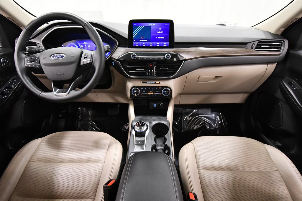 Used 2020 Ford Escape Titanium w/ Titanium Premium Package 2.0 AWD/4WD image 3