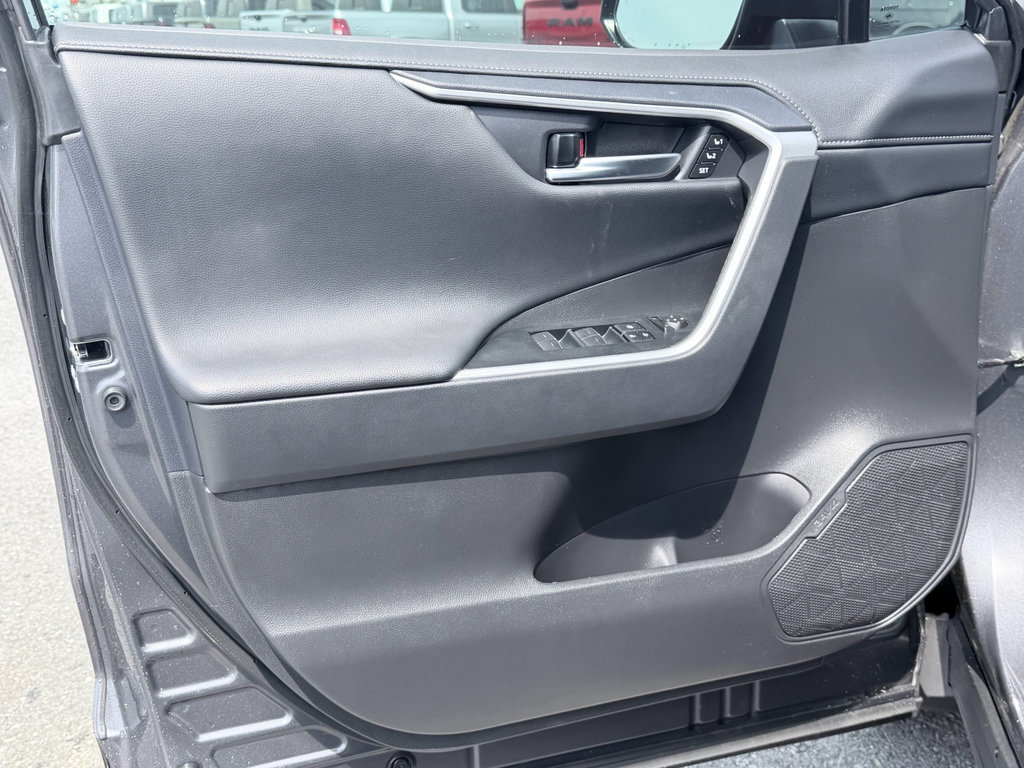 Used 2024 Toyota RAV4 Limited image 32