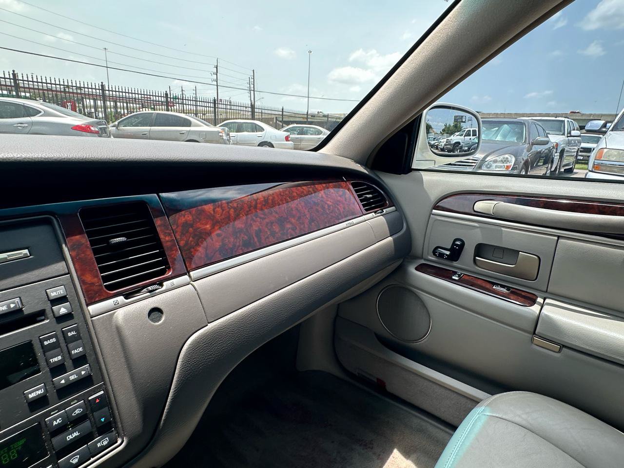 Used 2006 Lincoln Town Car Signature RWD image 58