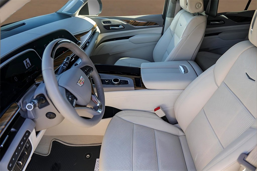 Certified 2024 Cadillac Escalade Premium Luxury Platinum w/ Heavy-Duty Trailer Package image 9