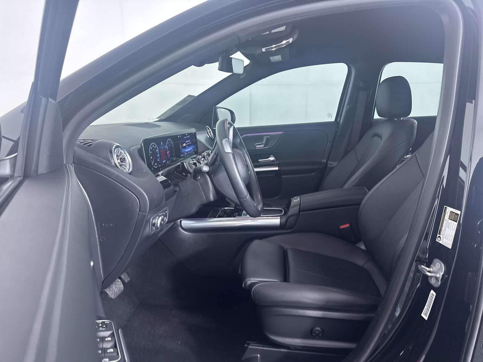 Used 2025 Mercedes-Benz GLA 250 4MATIC image 16