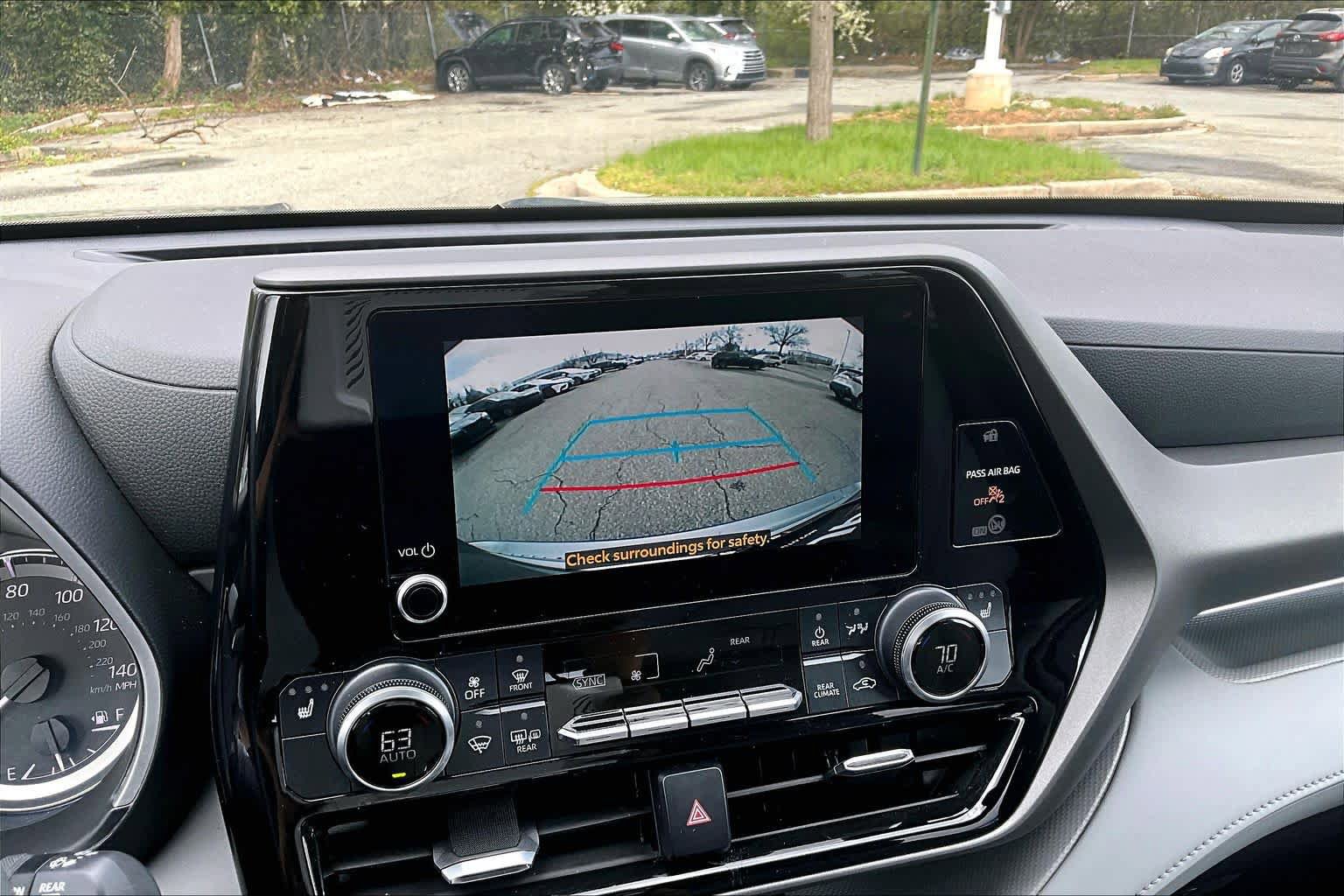 Used 2023 Toyota Highlander XLE AWD/4WD image 27