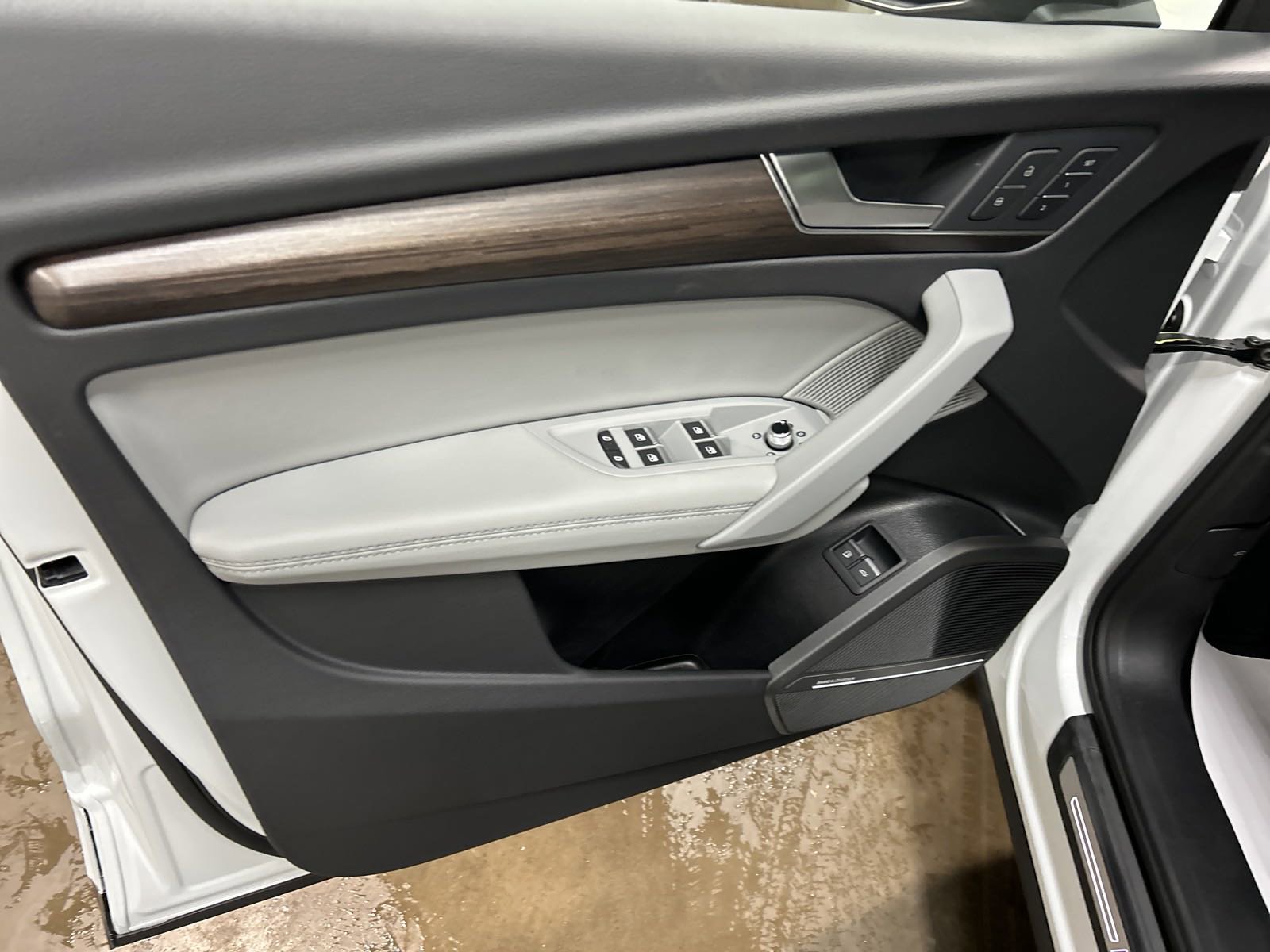 New 2024 Audi Q5 e Prestige image 12