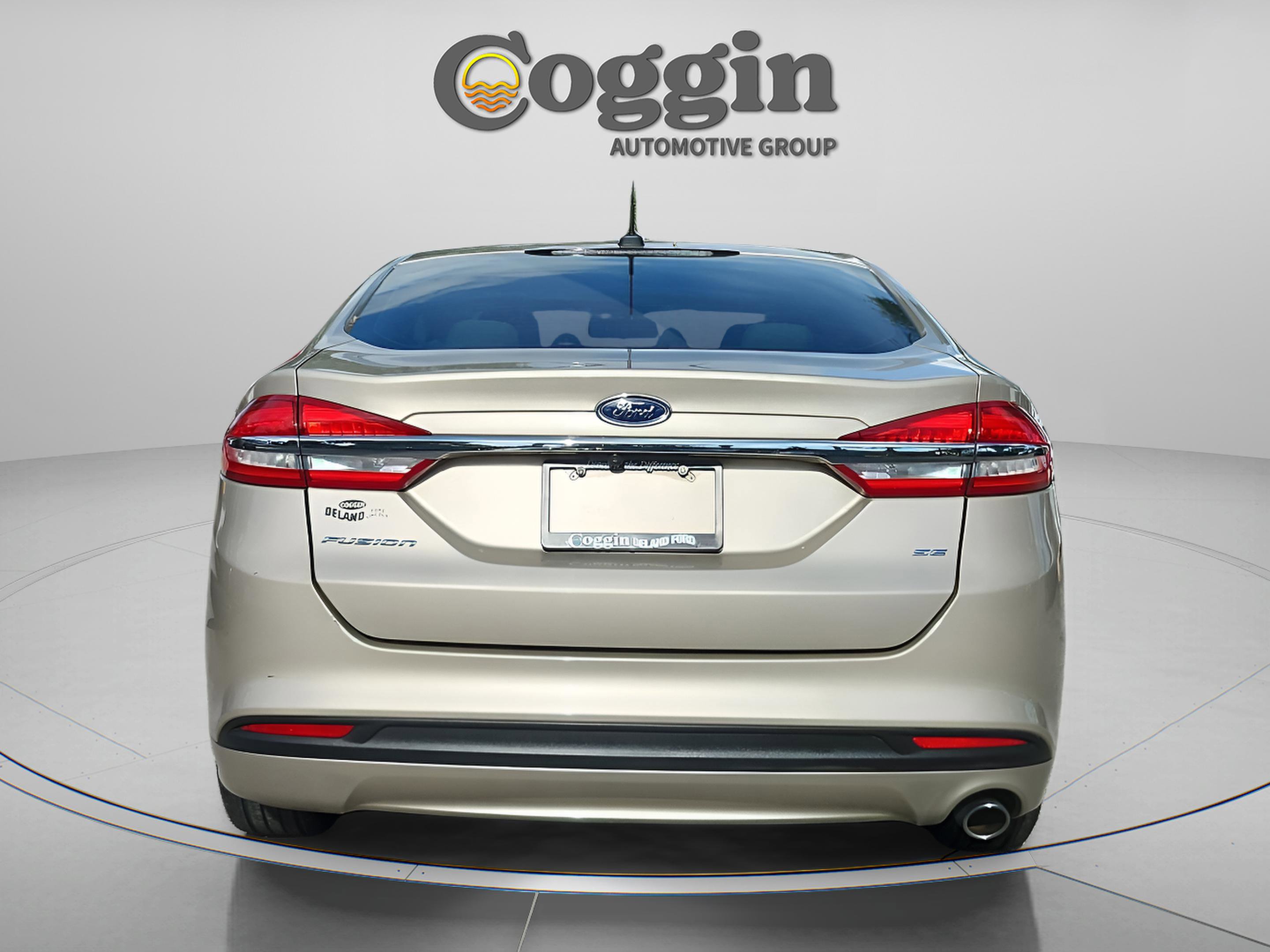 Used 2017 Ford Fusion SE image 4