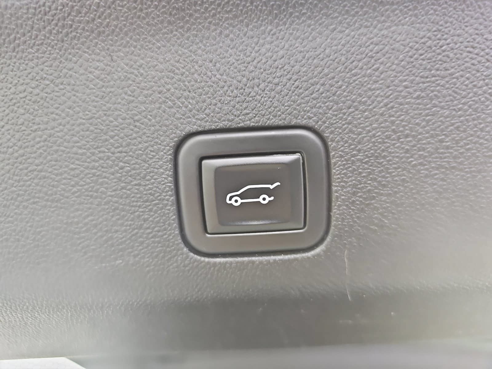 Used 2023 GMC Yukon XL Denali Ultimate AWD/4WD image 32