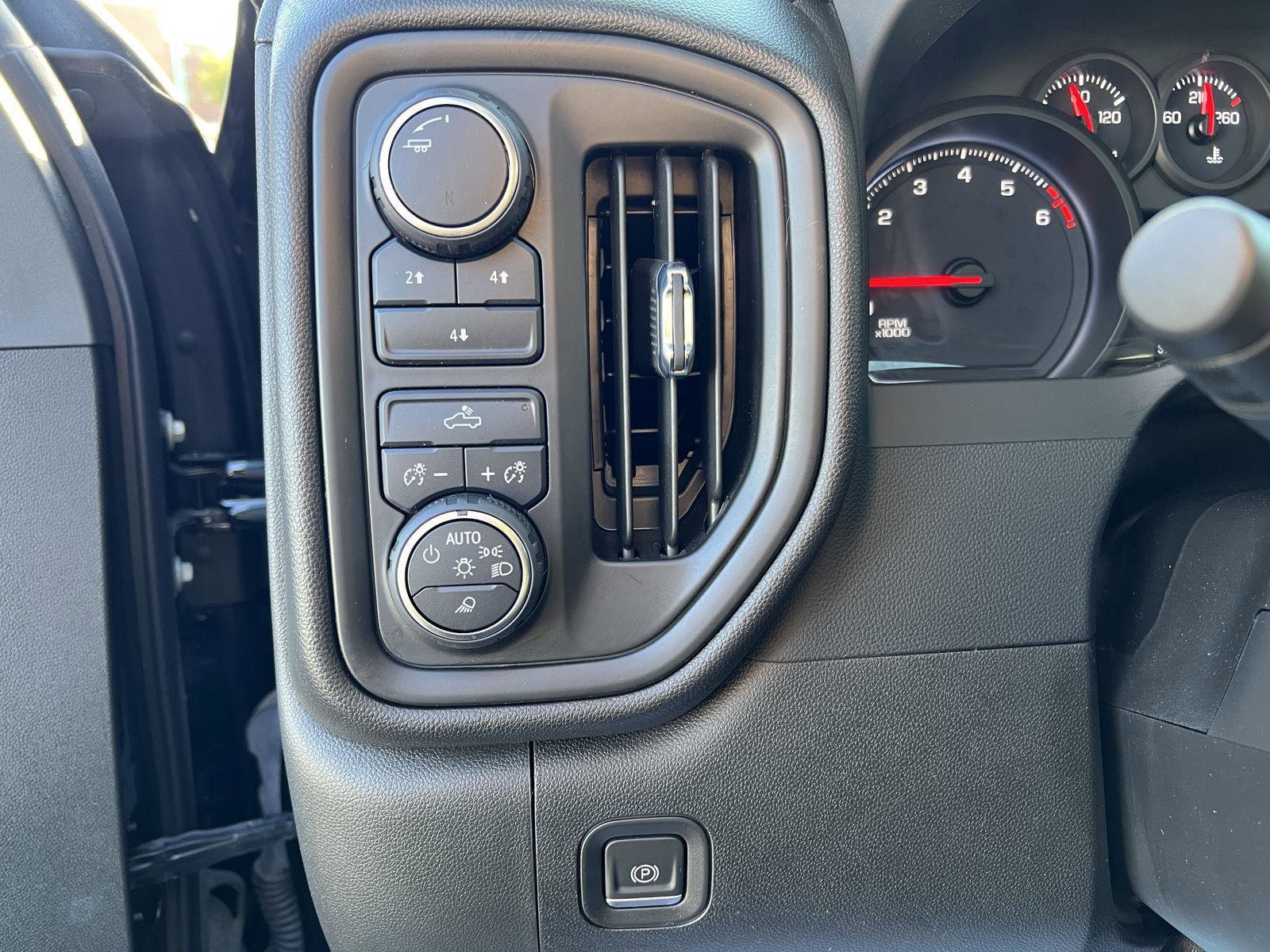 Used 2023 Chevrolet Silverado 2500 Custom w/ Custom Value Package image 21