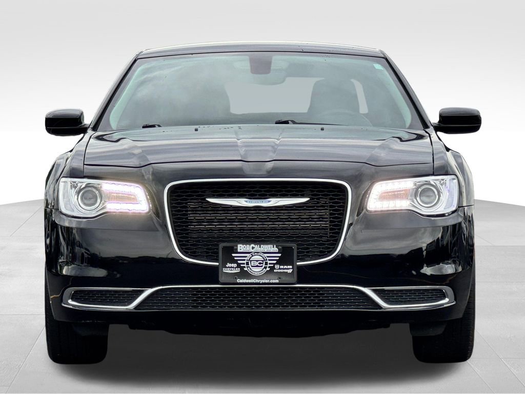 Used 2023 Chrysler 300 Touring AWD/4WD image 2