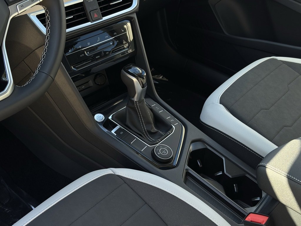 New 2025 Volkswagen Taos SE image 22