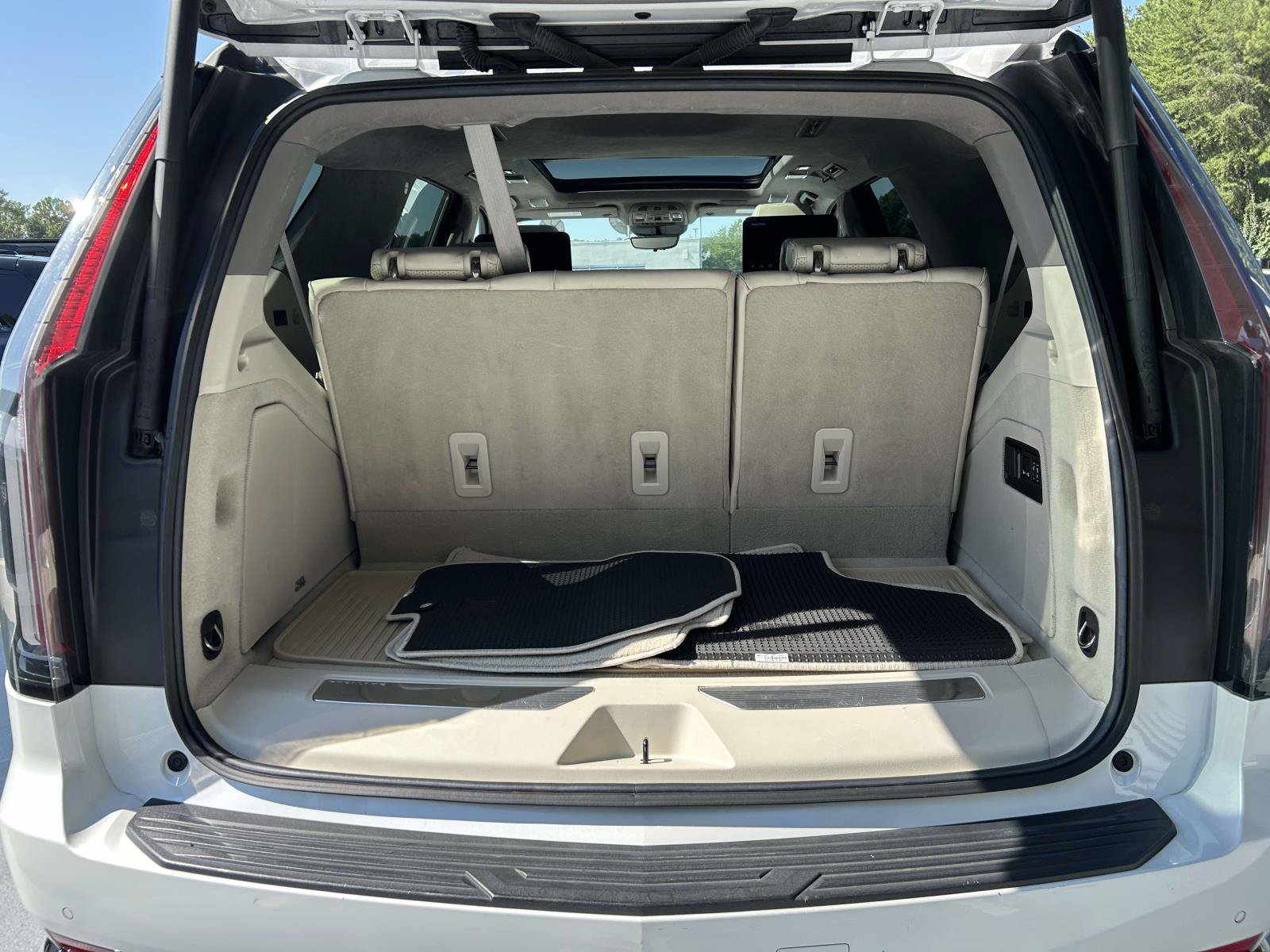 Certified 2023 Cadillac Escalade Sport Platinum w/ LPO, ONYX Package AWD/4WD image 10