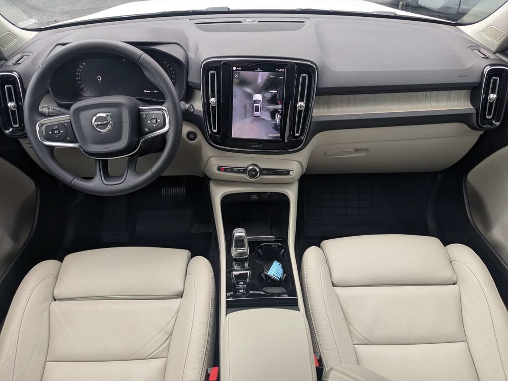 Certified 2023 Volvo XC40 B5 Plus w/ Protection Package Premier AWD/4WD image 21