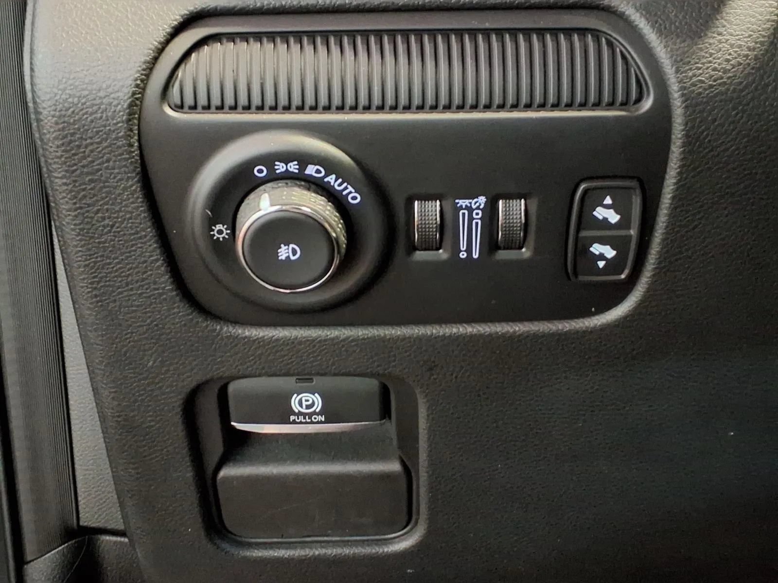 Used 2024 Jeep Grand Wagoneer L 4WD w/ Flexible Seating Group image 23