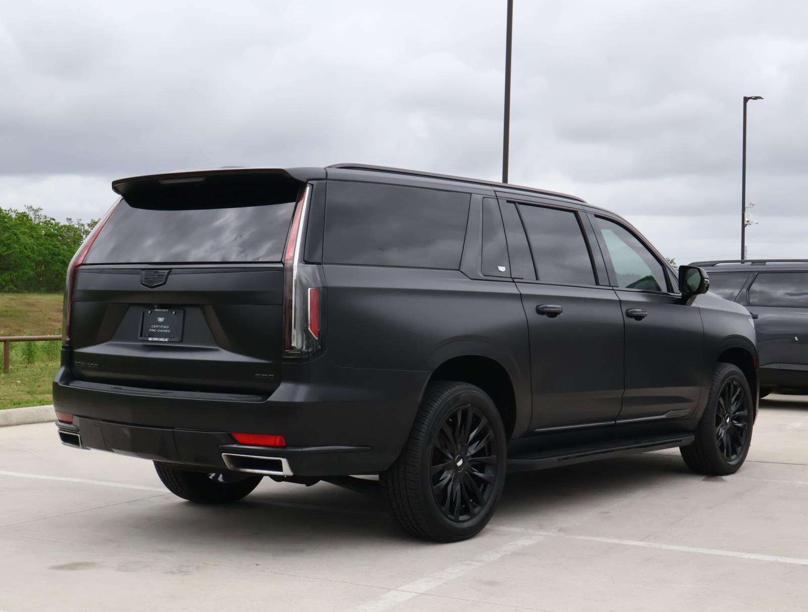 Used 2024 Cadillac Escalade ESV Luxury image 5