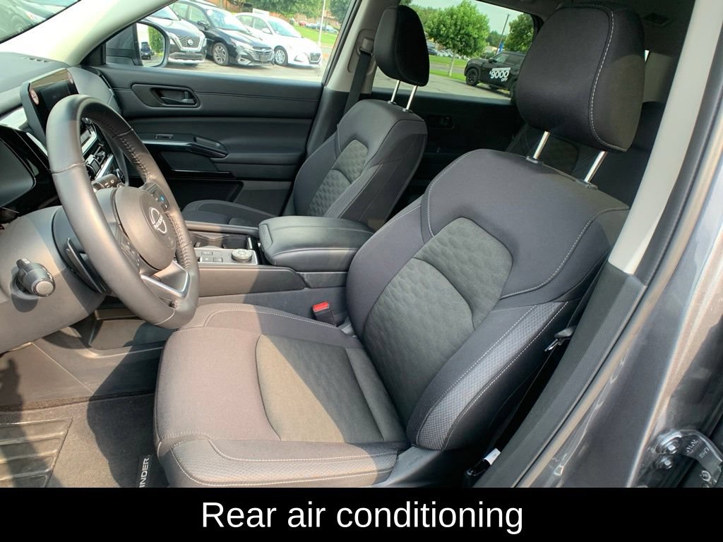 Used 2024 Nissan Pathfinder SV AWD/4WD image 14