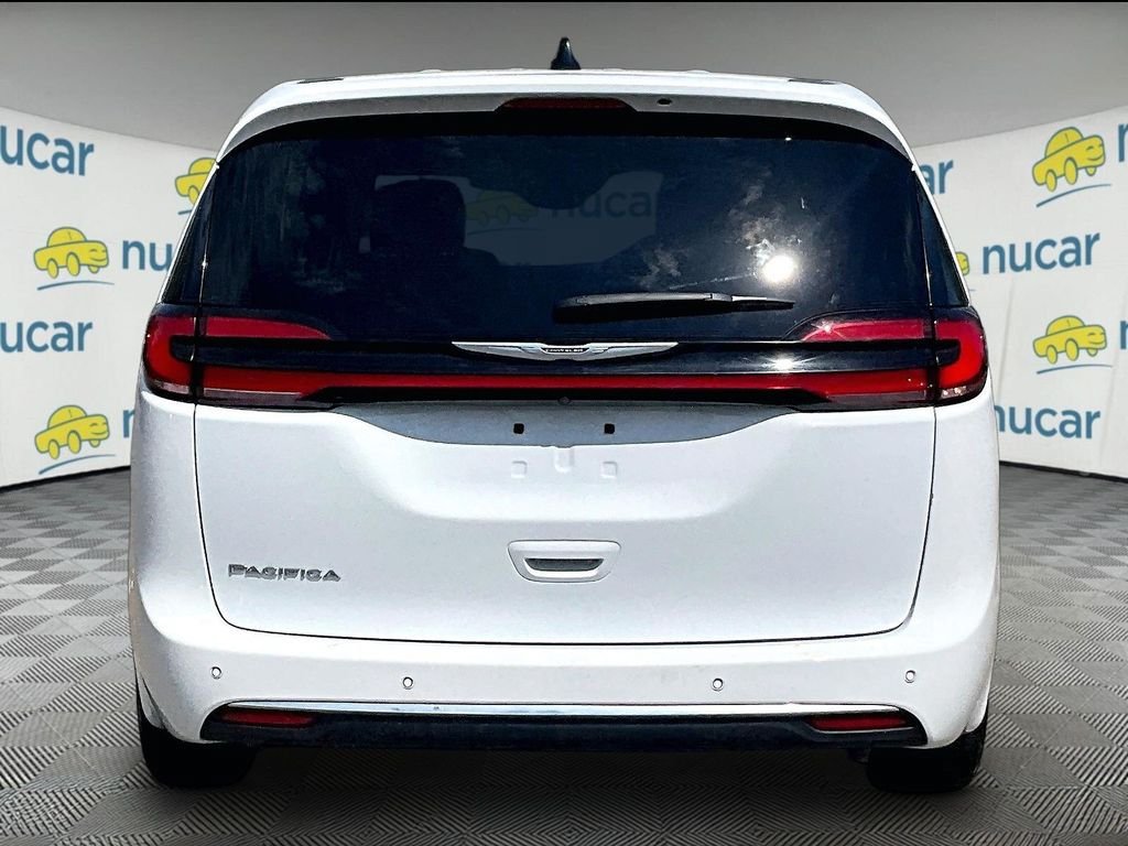 Used 2023 Chrysler Pacifica Touring-L FWD image 5