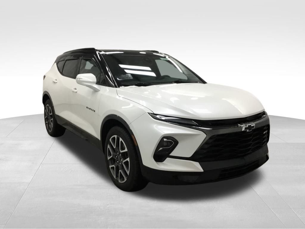 Used 2023 Chevrolet Blazer RS image 3