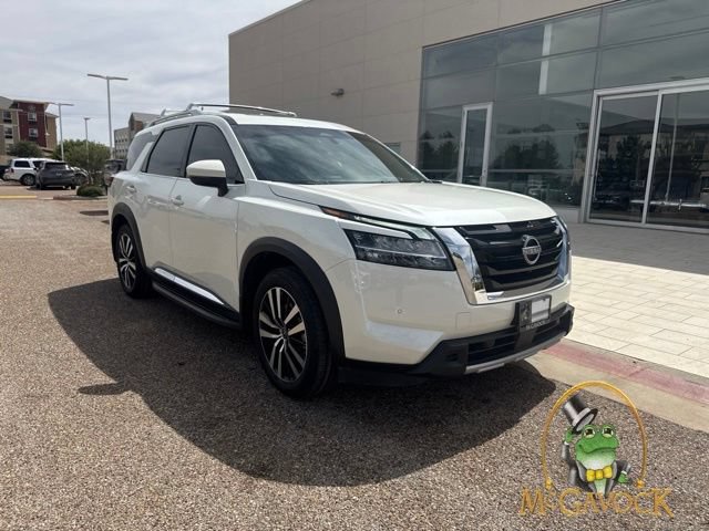 Used 2023 Nissan Pathfinder Platinum FWD image 3