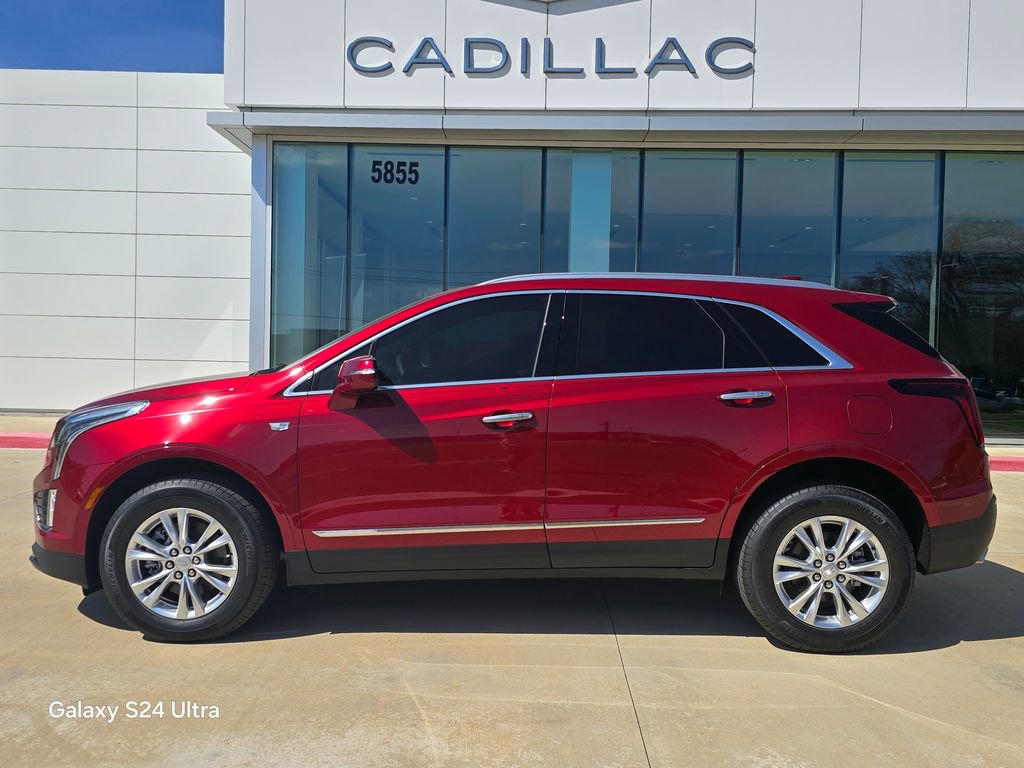 New 2026 Cadillac XT5 Luxury image 2