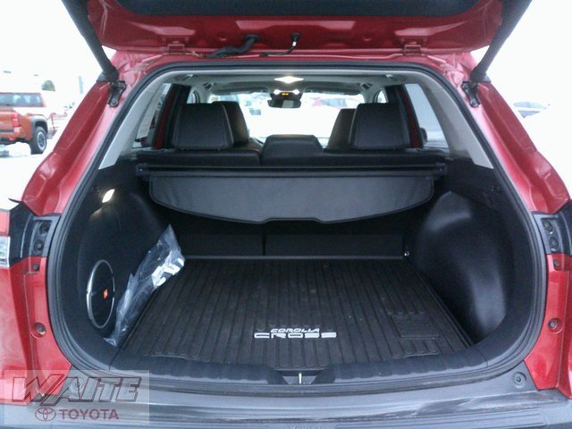 Used 2023 Toyota Corolla Cross XLE image 22