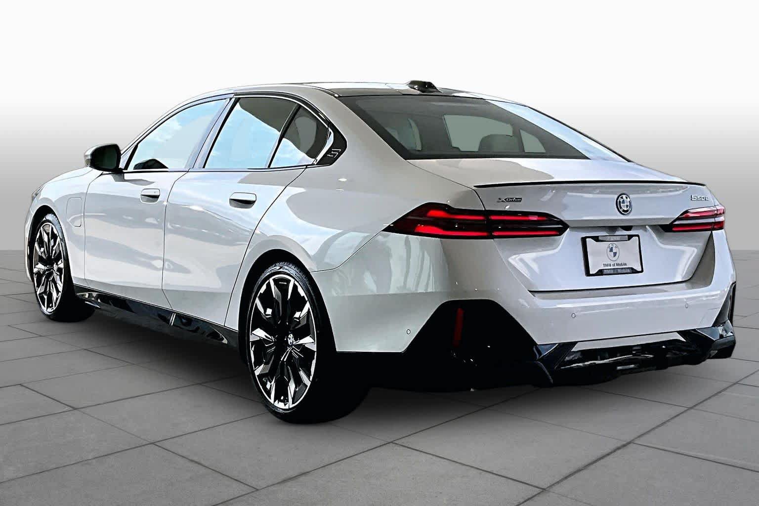 New 2027 BMW 550e xDrive w/ Premium Package AWD/4WD image 12