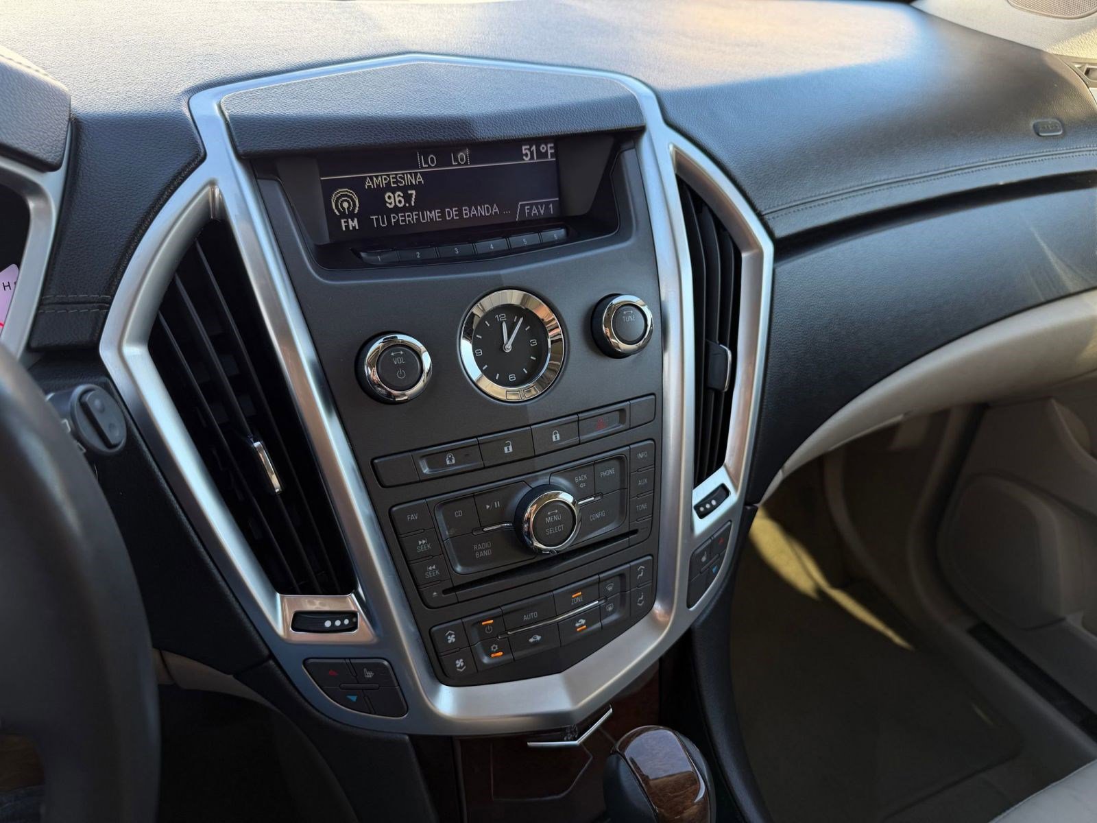 Used 2011 Cadillac SRX Luxury image 28