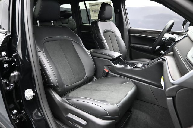 New 2026 Jeep Grand Cherokee Altitude AWD/4WD image 14