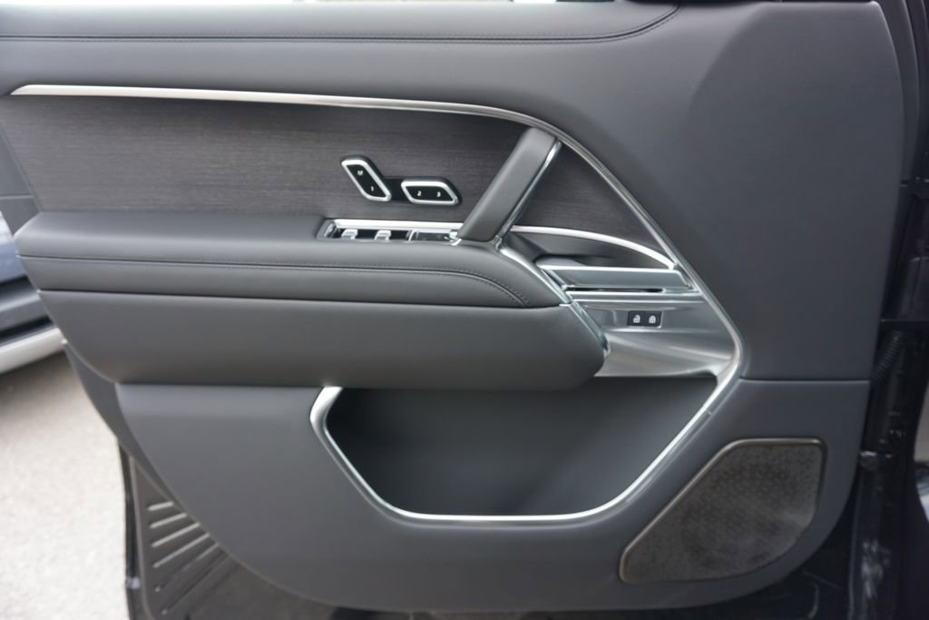 New 2025 Land Rover Range Rover Autobiography image 17