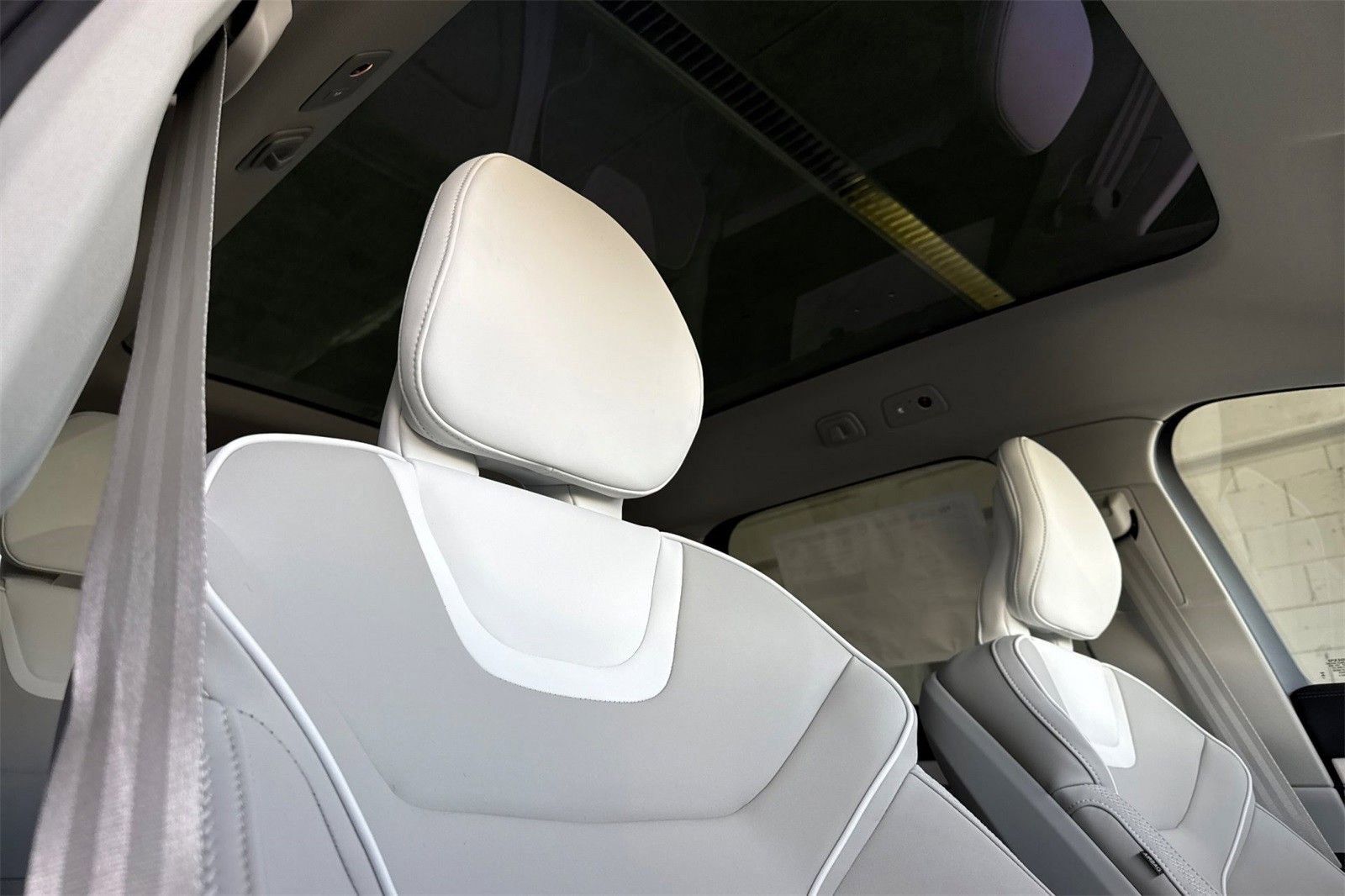 New 2025 Volvo EX90 Plus w/ Protection Package Premier image 17