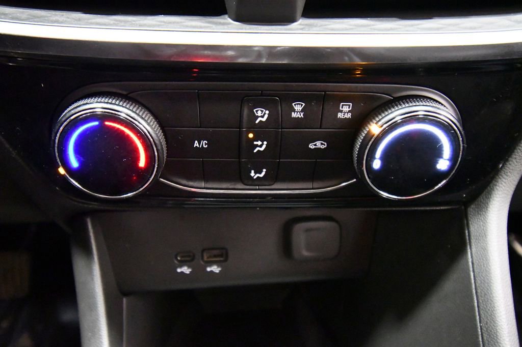 Used 2024 Buick Encore GX Sport Touring FWD image 25