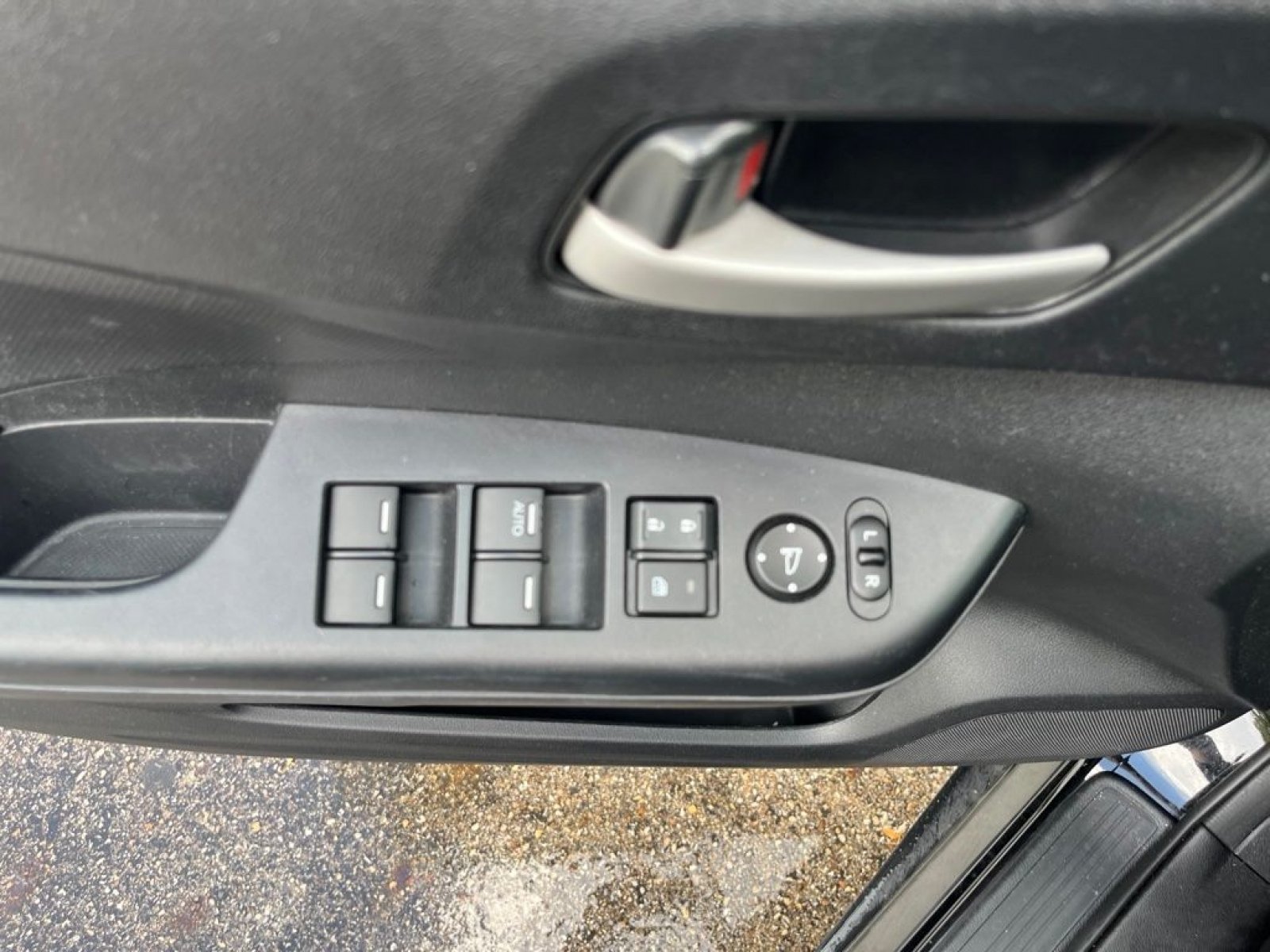 Used 2016 Honda CR-V LX image 8