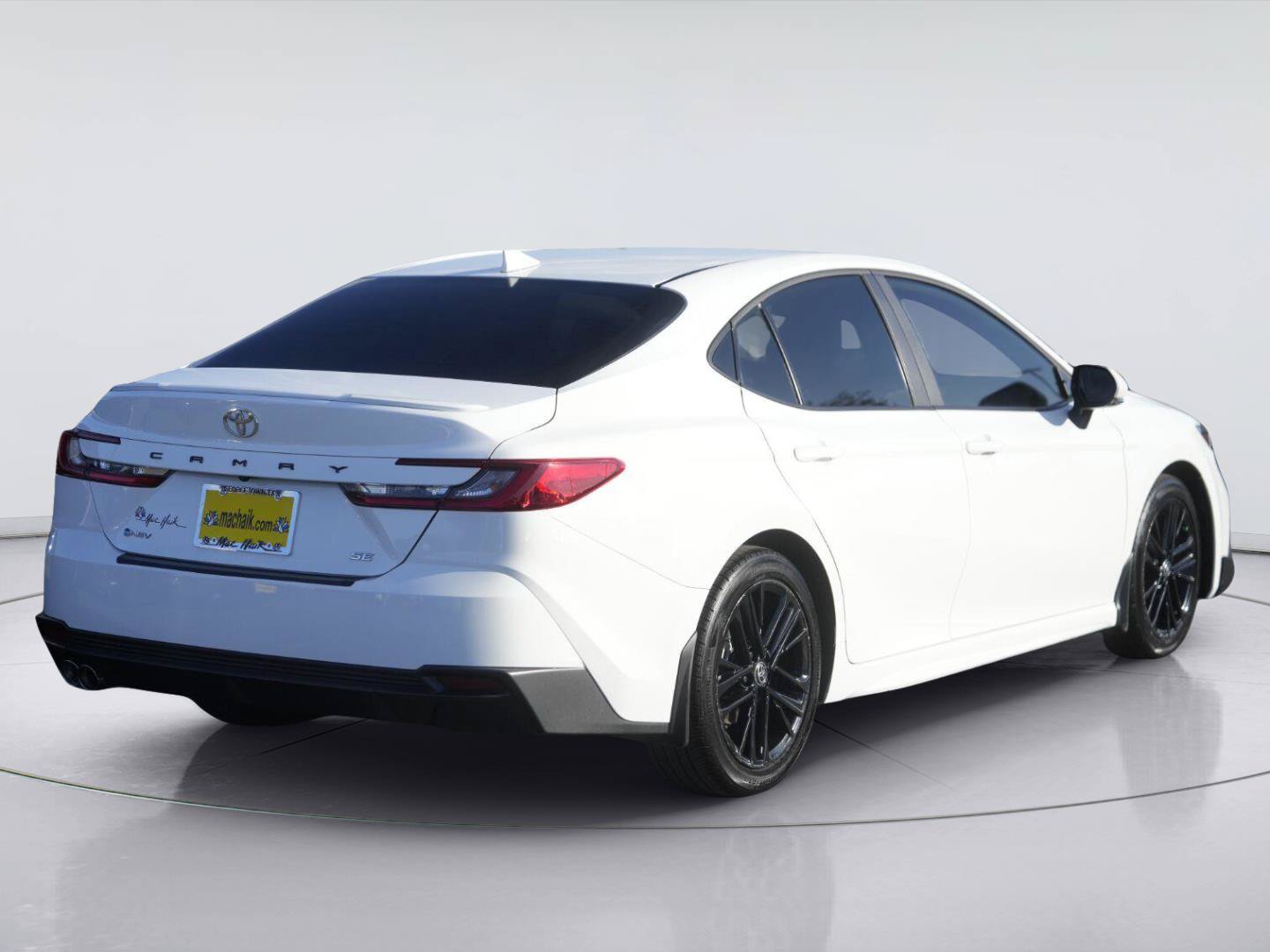 Used 2025 Toyota Camry SE w/ Convenience Package FWD image 6