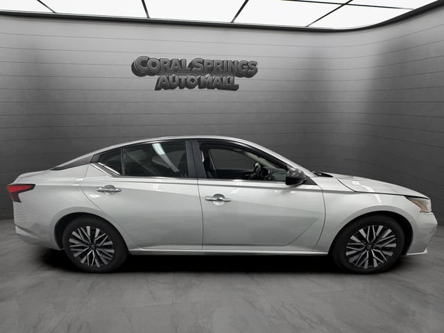 Used 2024 Nissan Altima 2.5 SV FWD image 6