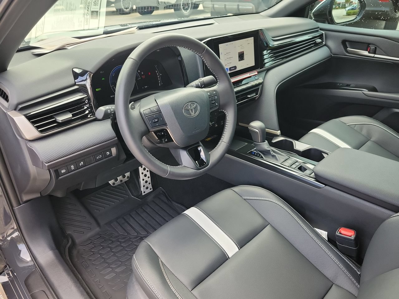 Used 2026 Toyota Camry SE FWD image 16