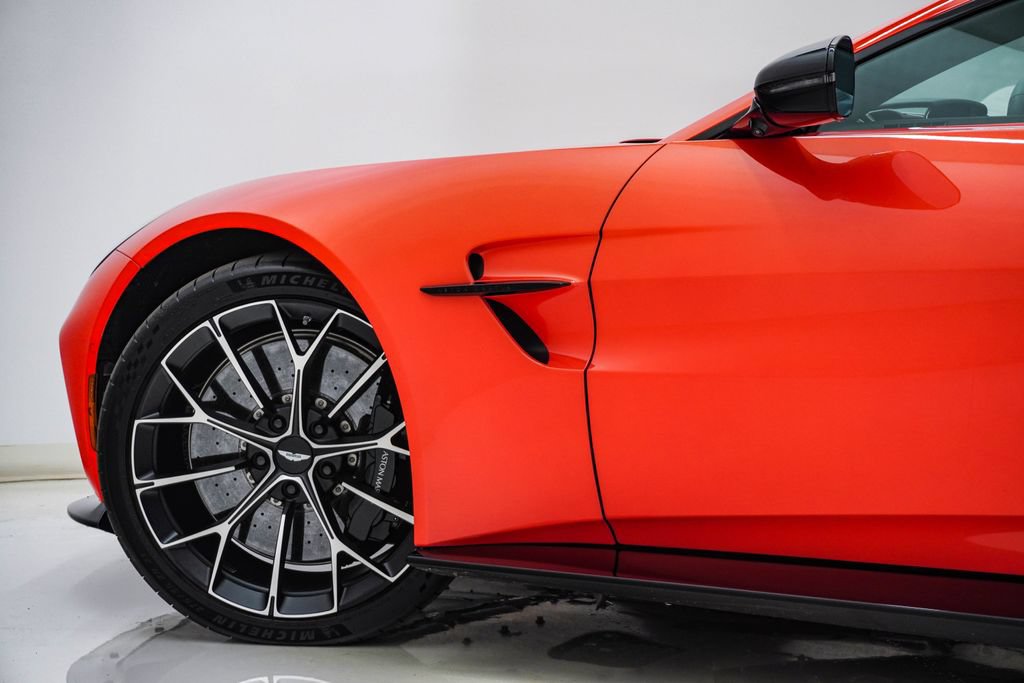 Used 2026 Aston Martin V8 Vantage Coupe RWD image 14