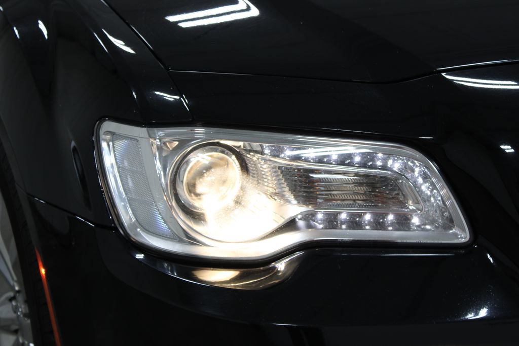 Used 2023 Chrysler 300 Touring AWD/4WD image 12