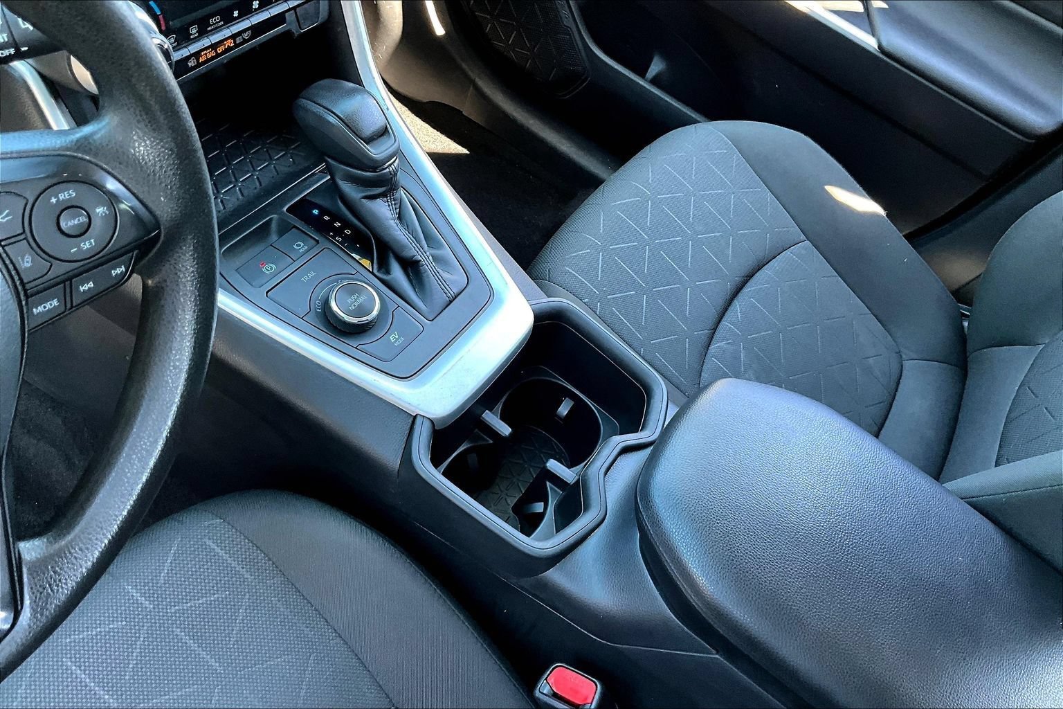 Used 2023 Toyota RAV4 XLE AWD/4WD image 21