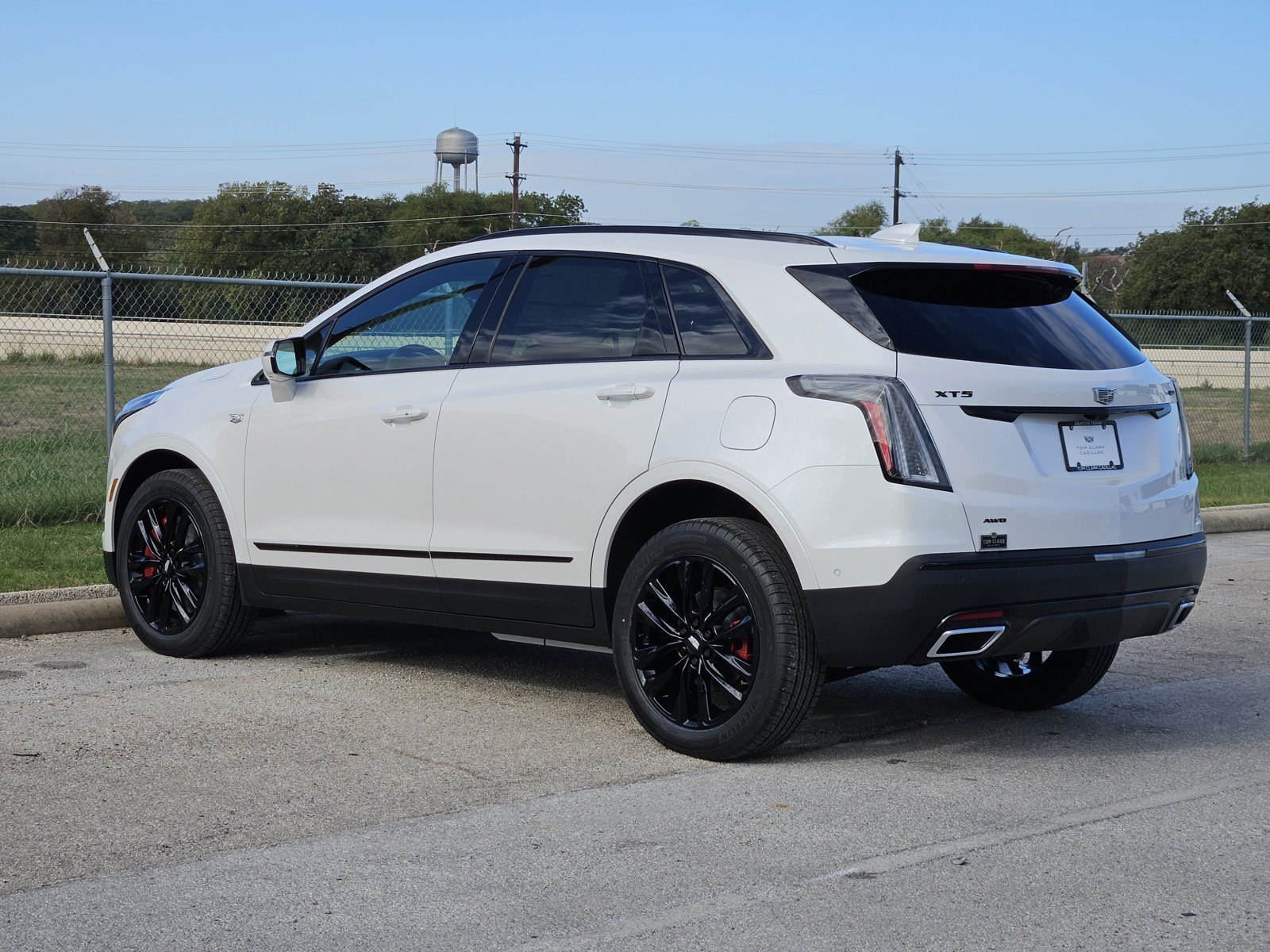 New 2026 Cadillac XT5 Sportv w/ LPO, Onyx Lite Package AWD/4WD image 3
