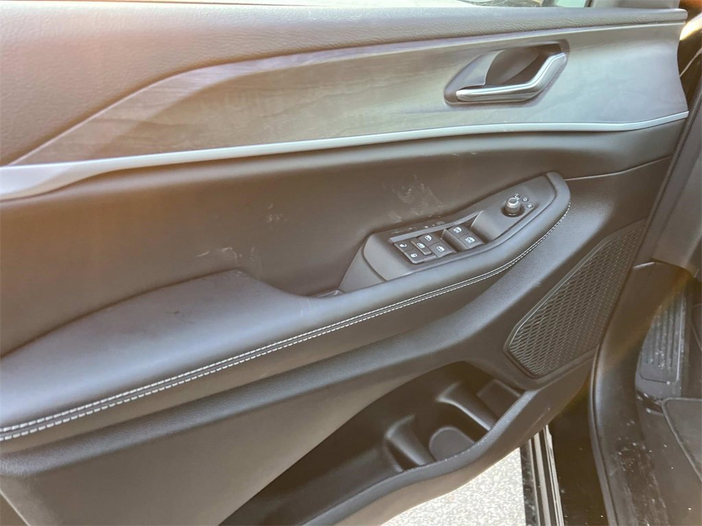 New 2026 Jeep Grand Cherokee Laredo image 11