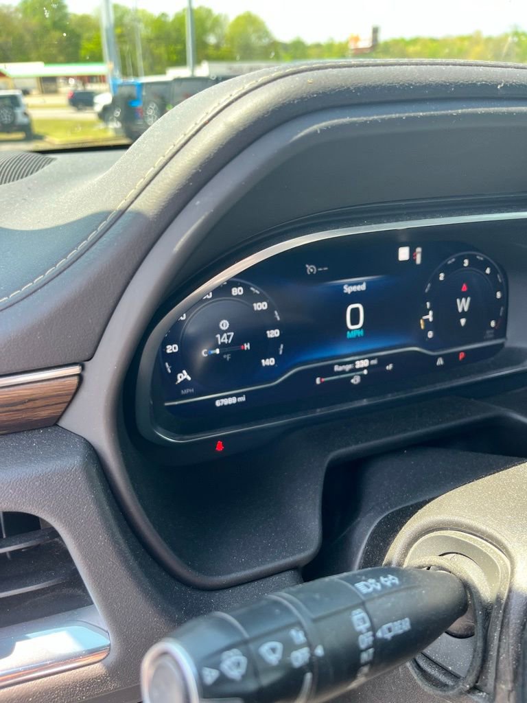 Used 2023 Chevrolet Suburban Premier image 10