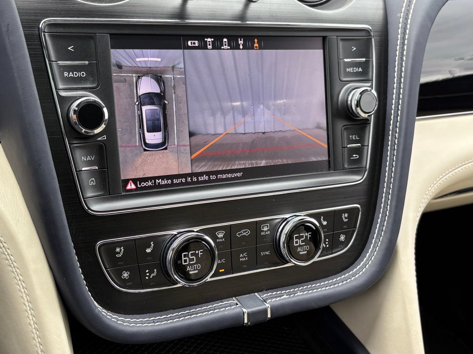 Used 2019 Bentley Bentayga AWD/4WD image 27