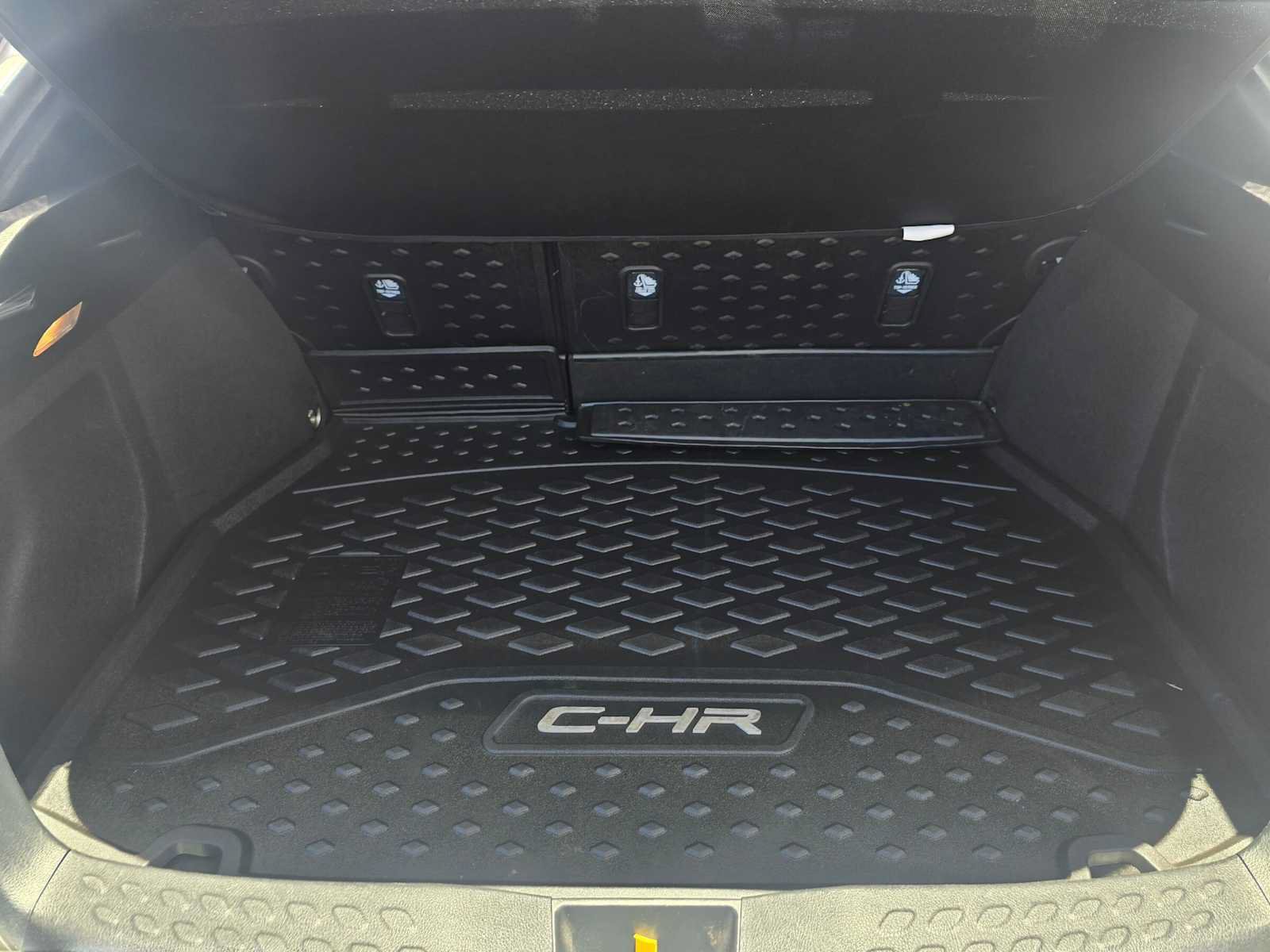 Used 2022 Toyota C-HR XLE FWD image 14